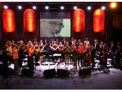 Πάτρα: Ήχοι μαντολίνου υπό το φως του φε...