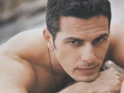 Μάριος Αθανάσιου: Μετακόμισε, έκανε σχέσ...