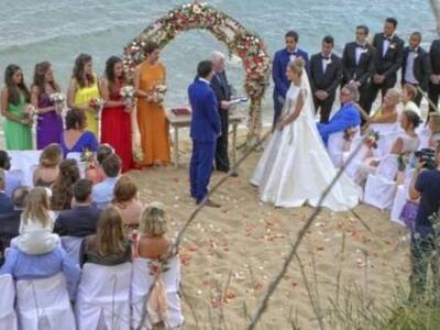 Ο μαγικός γάμος Έλληνα ποδοσφαιριστή σε ...