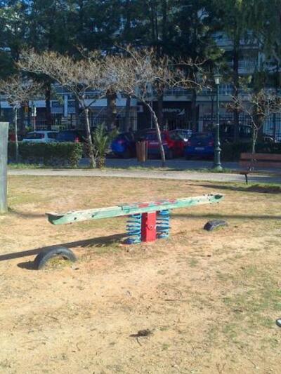 Σε αχρηστία η πρωτότυπη τραμπάλα ελλείψη...