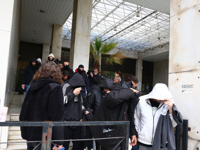 Κύκλωμα με απάτες κατά του ΕΦΚΑ: Ελεύθερ...