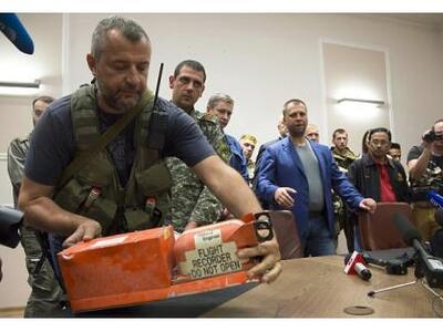 Οι φιλορώσοι αυτονομιστές παρέδωσαν τα δ...