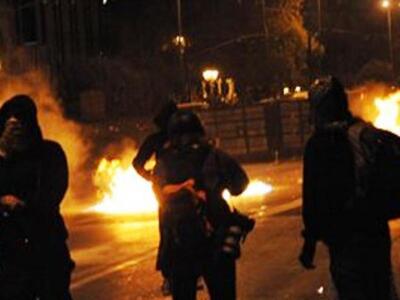 "Έβρεξε" μολότοφ πριν από λίγο...