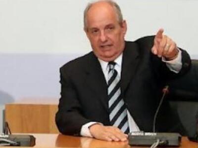 Τέρενς Κουϊκ: Οι συνταγματάρχες της Χούν...