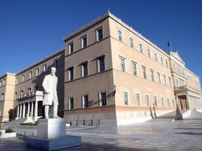 Πλημμύρισε ο βόθρος της Βουλής!