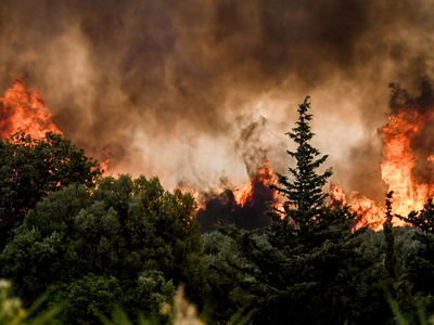 Πύρινος εφιάλτης σε όλη τη χώρα – 106 μέ...