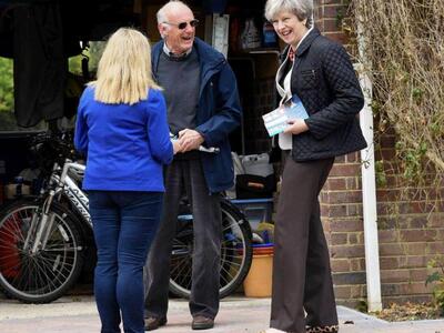 Νέα δημοσκόπηση δείχνει «περίπατο» για τ...