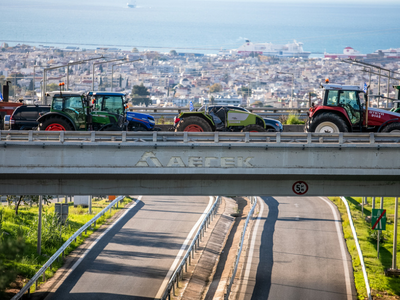 Αγρότες: 48ωροι αποκλεισμοί σε εθνικές ο...