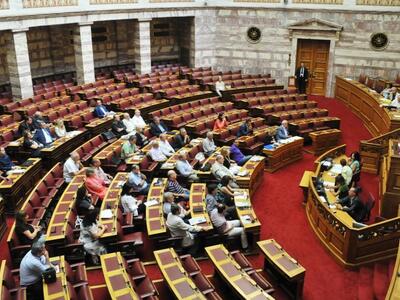 Βουλή: Έντονο το παρασκήνιο για τη συζήτ...
