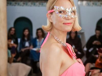 AXDW: YMNHΣΕ ΤΗ ΒΑΣΙΛΙΣΣΑ Ο VASSILIS ZOU...