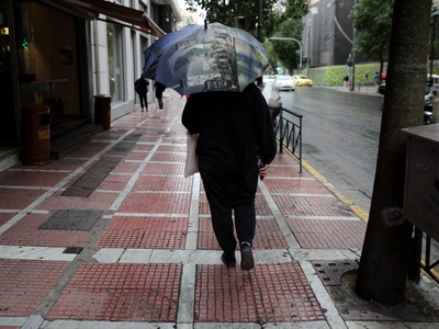 Aπρόβλεπτος o καιρός σήμερα: Λασποβροχές...