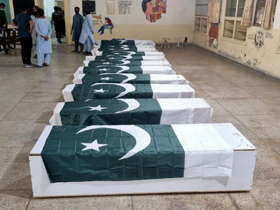 Σοροί θυμάτων στο Πακιστάν μέσα σε φέρετ...