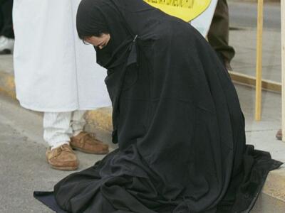 ΑΠΙΣΤΕΥΤΟ: Άνδρας στη Σαουδική Αραβία συ...