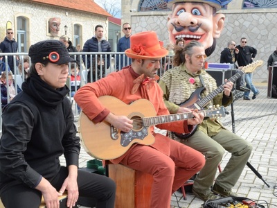 Έναρξη χαράς και δημιουργίας στην πρώτη Καρναβαλούπολη στα Παλαιά Σφαγεία -ΦΩΤΟ Έναρξη χαράς και δημιουργίας στην πρώτη Καρναβαλούπολη στα Παλαιά Σφαγεία -ΦΩΤΟ
