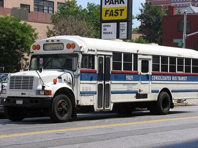 Οδηγός έπιασε στον αέρα κοριτσάκι που έπ...