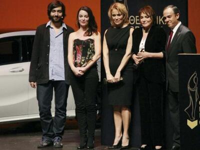 Η Κωνσταντίνα Μιχαήλ στην απονομή των Θε...