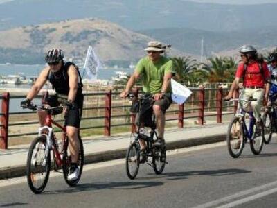 Έφτασαν στο Σύνταγμα οι ποδηλάτες απο την Τρίπολη 