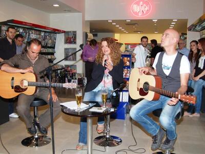 Η Ελένη Τσαλιγοπούλου καρέ καρέ στην Πάτ...