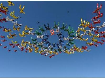 Δεν άνοιξε το αλεξίπτωτο αλλά επέζησε απ...