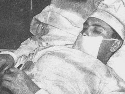 Ο άνθρωπος που χειρούργησε μόνος του, το...