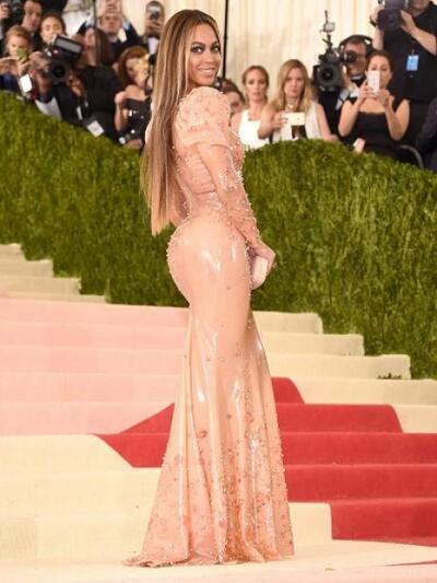 Η Μπιγιονσέ με Givenchy δημιουργία από λάτεξ