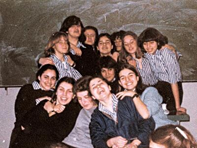 Δεκαετία του ’80. Στην πρώτη σειρά διακρ...