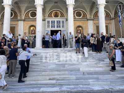 Πάτρα: Το τελευταίο αντίο στον Σάκη Μπονέλη- ΦΩΤΟ