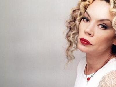 «Δώστε τα χέρια», συναυλία με την Ελένη ...