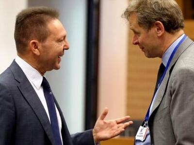 Σε εξέλιξη η συνάντηση Στουρνάρα - Τρόικ...