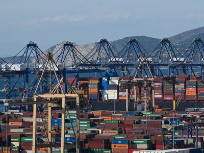 Έφοδος της ΕΛ.ΑΣ. στο Γ΄ τελωνείο του Πε...