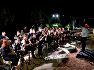 Πάτρα: Η Πολυφωνική στην παραλία Κάτω Αλ...