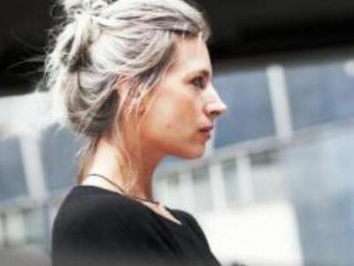 Γιατί κάποιες γυναίκες γκριζάρουν στα 20...