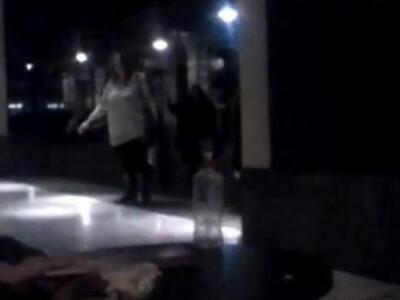 Εισβολή της Ελένης Λουκά στην παράσταση ...