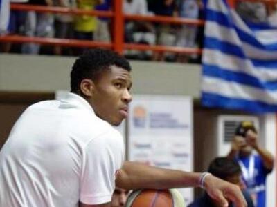 Ο Αντετοκούνμπο ισοφάρισε το ρεκόρ του Α...