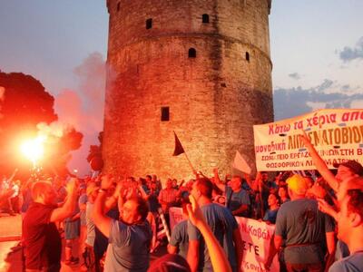 Χιλιάδες διαδηλωτές κατά της κυβερνητική...
