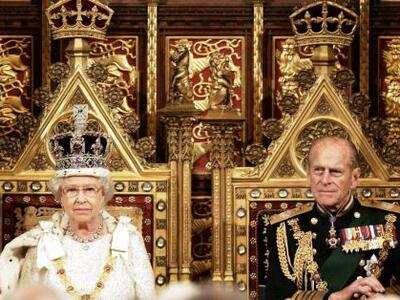 Στο νοσοκομείο ο σύζυγος της βασίλισσας ...