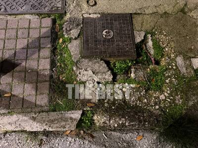 Πάτρα: Στα πεζοδρόμια γύρω από τον ερυθρ...