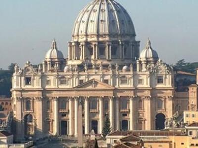 Βατικανό: Παραμένουν στις θέσεις τους οι...