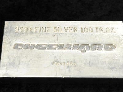 Σε ιστορικά υψηλά το ασήμι και ο χρυσός