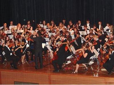 Η Neckarsulm Youth Symphony Orchestra τη...