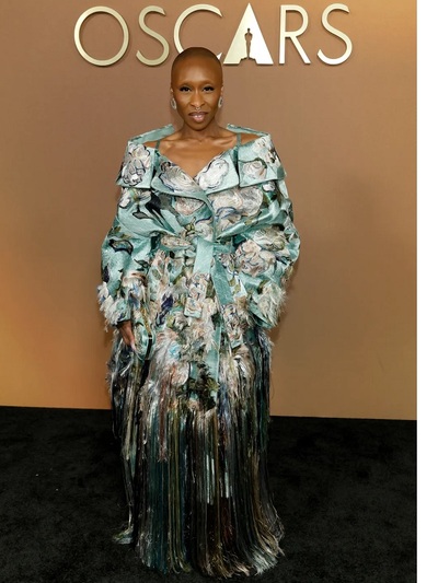 Σύνθια Ερίβο με Givenchy