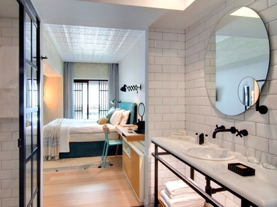 Μπήκαμε στο ολοκαίνουργιο COCO-MAT Athen...