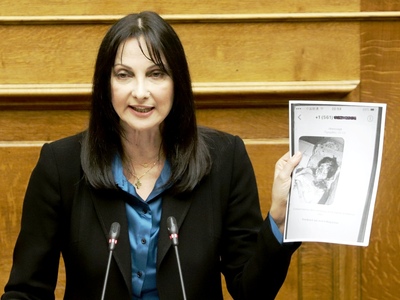 Κουντουρά: Ο Άδωνις καλύπτει πολιτικά, φ...