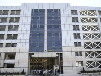 Παράσταση διαμαρτυρίας εργαζόμενων της Υ...