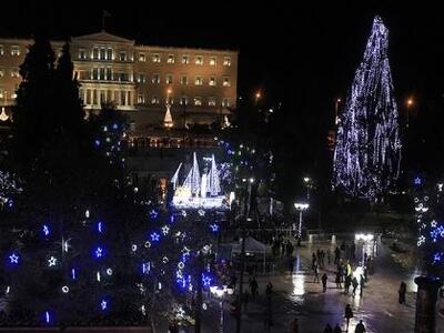 Διαγωνισμός κιτς με τα «δέντρα» του Συντάγματος 