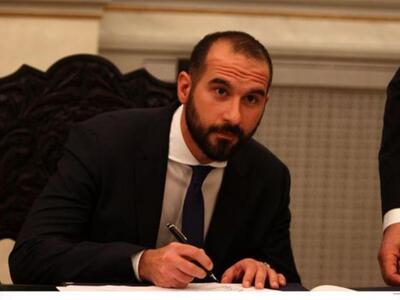 Πρώτη ενημέρωση δημοσιογράφων από τον νέ...