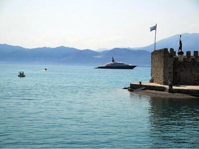 Στη Ναύπακτο το μήκους 86 μέτρων σκάφος ...