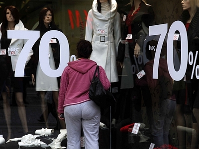 Εκπτώσεις τέλος στα καταστήματα της Πάτρ...