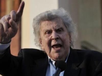 Μίκης Θεοδωράκης: Μην με εμπλέκουν στα π...