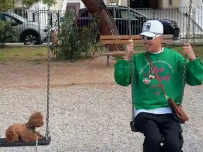 Ο Λάκης Γαβαλάς κάνει κούνια και τραμπάλ...